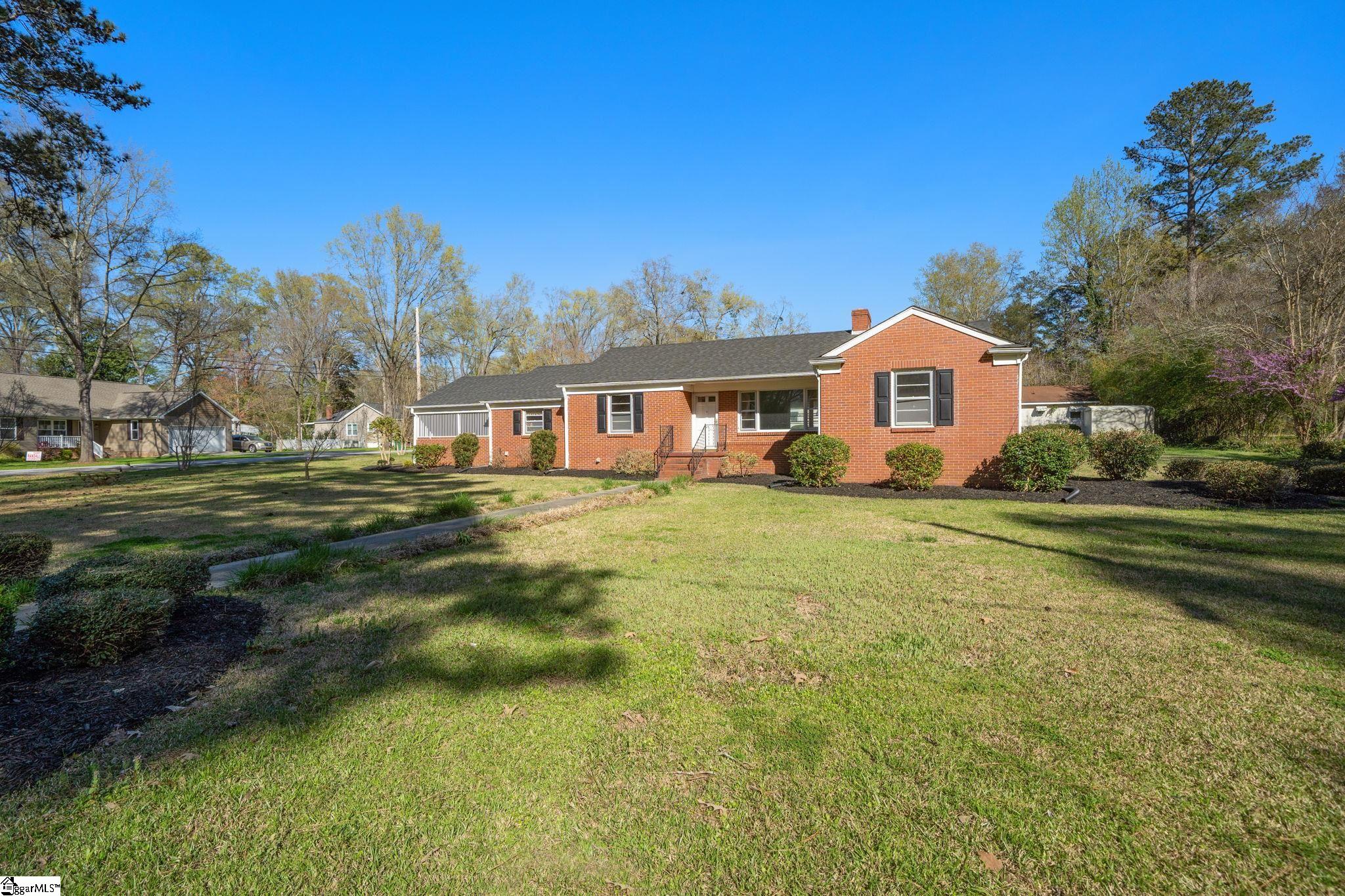 Property image 5 of 501 Cedar Street in College View, Clinton, SC 29325