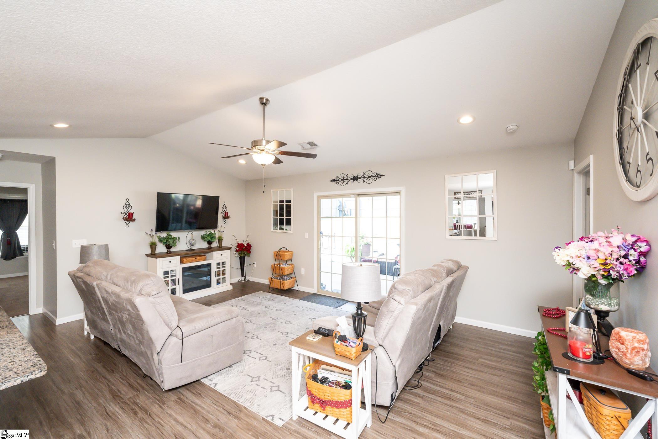Property image 4 of 113 Sleepy River Road in Lockeland Park, Simpsonville, SC 29681-8157