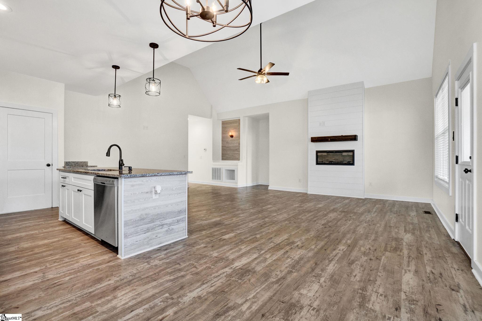 Property image 3 of 101 Stratford Place in Southwood, Clinton, SC 29325