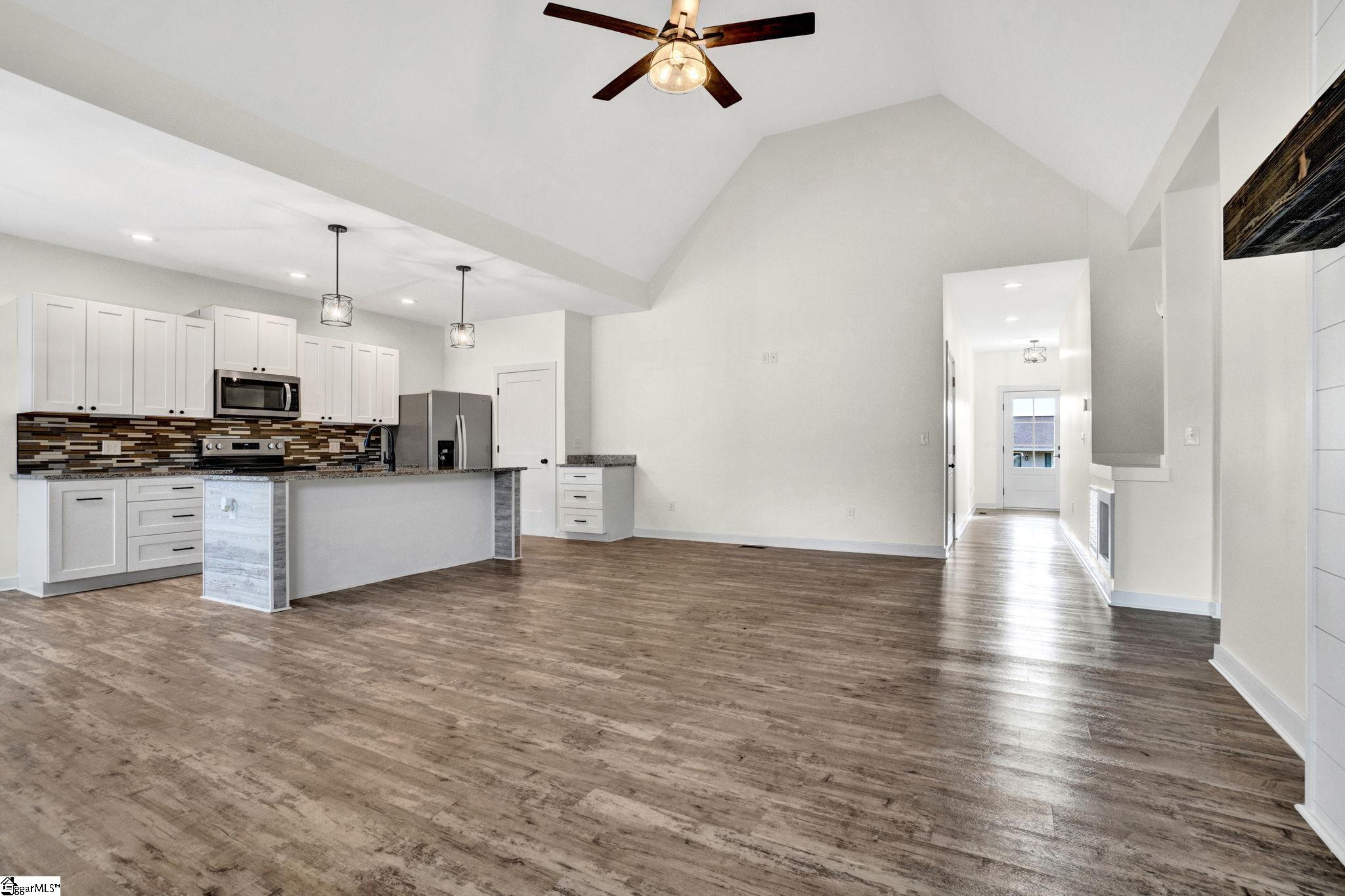 Property image 4 of 101 Stratford Place in Southwood, Clinton, SC 29325
