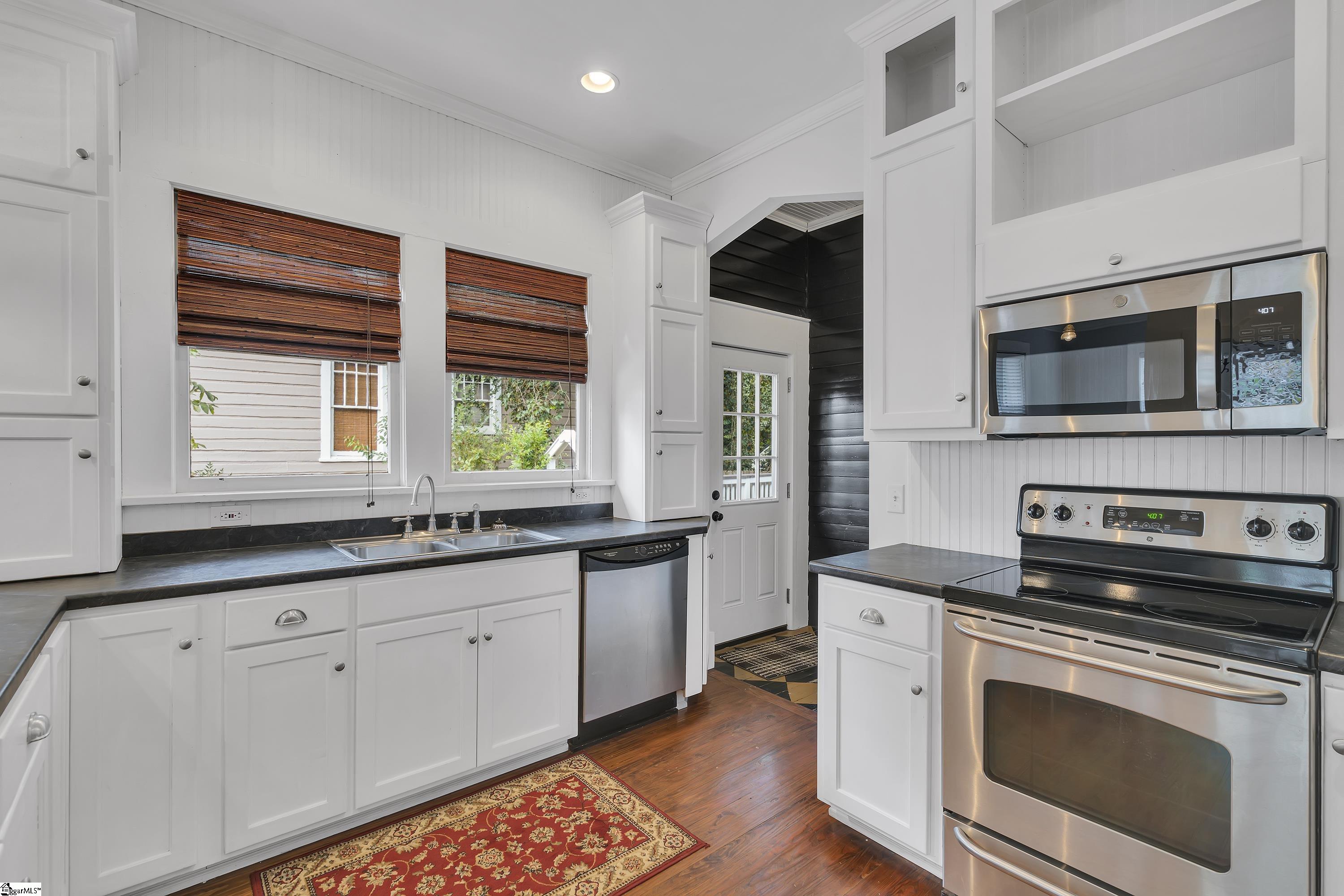 Property image 3 of 569 S Irwin Avenue in Hampton Heights, Spartanburg, SC 29306