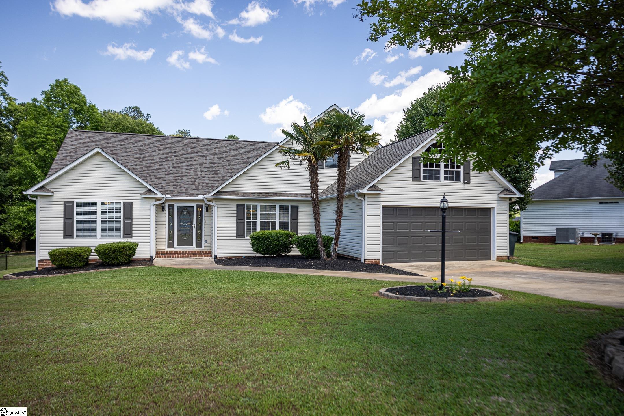 Property image 2 of 113 Amberwood Drive in Amberwood, Anderson, SC 29621