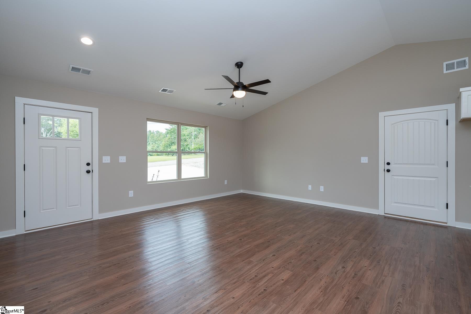 Property image 4 of 205 Southside Drive in Grayview Estate, Laurens, SC 29360