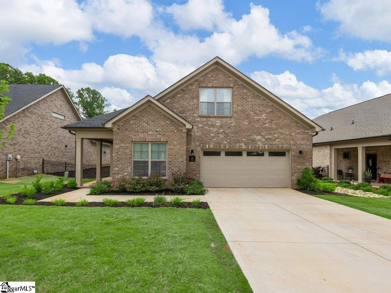 Stillwaters of Lake Robinson, Taylors Community