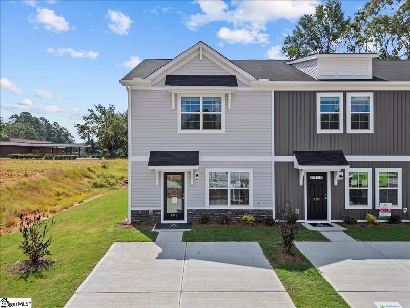 211 Islay Way