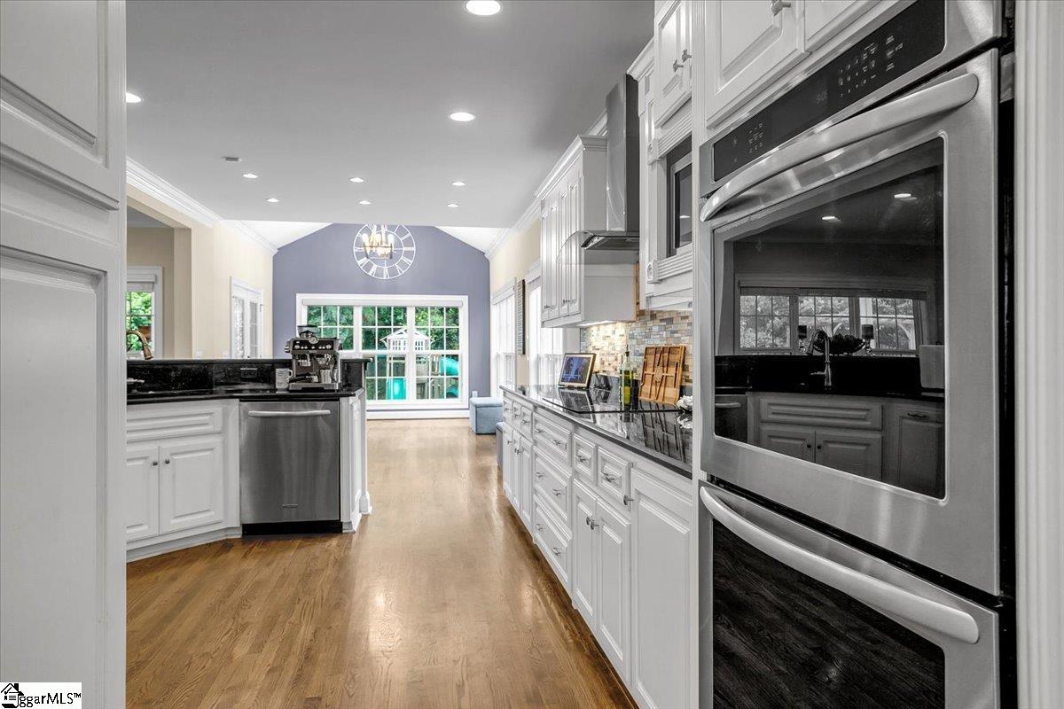 Property image 5 of 200 Moss Wood Circle in Boxwood, Simpsonville, SC 29681