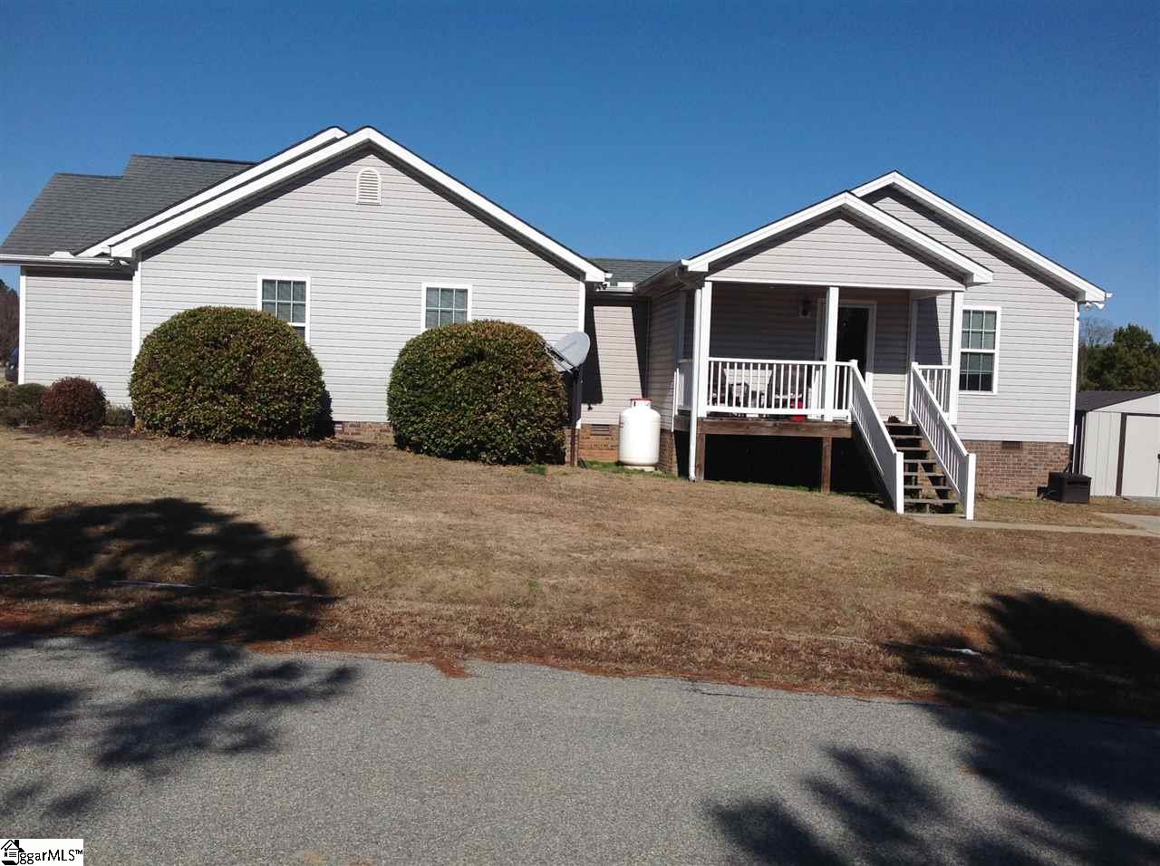 Property image 3 of 117 Essex Drive in Hampton Woods, Clinton, SC 29325