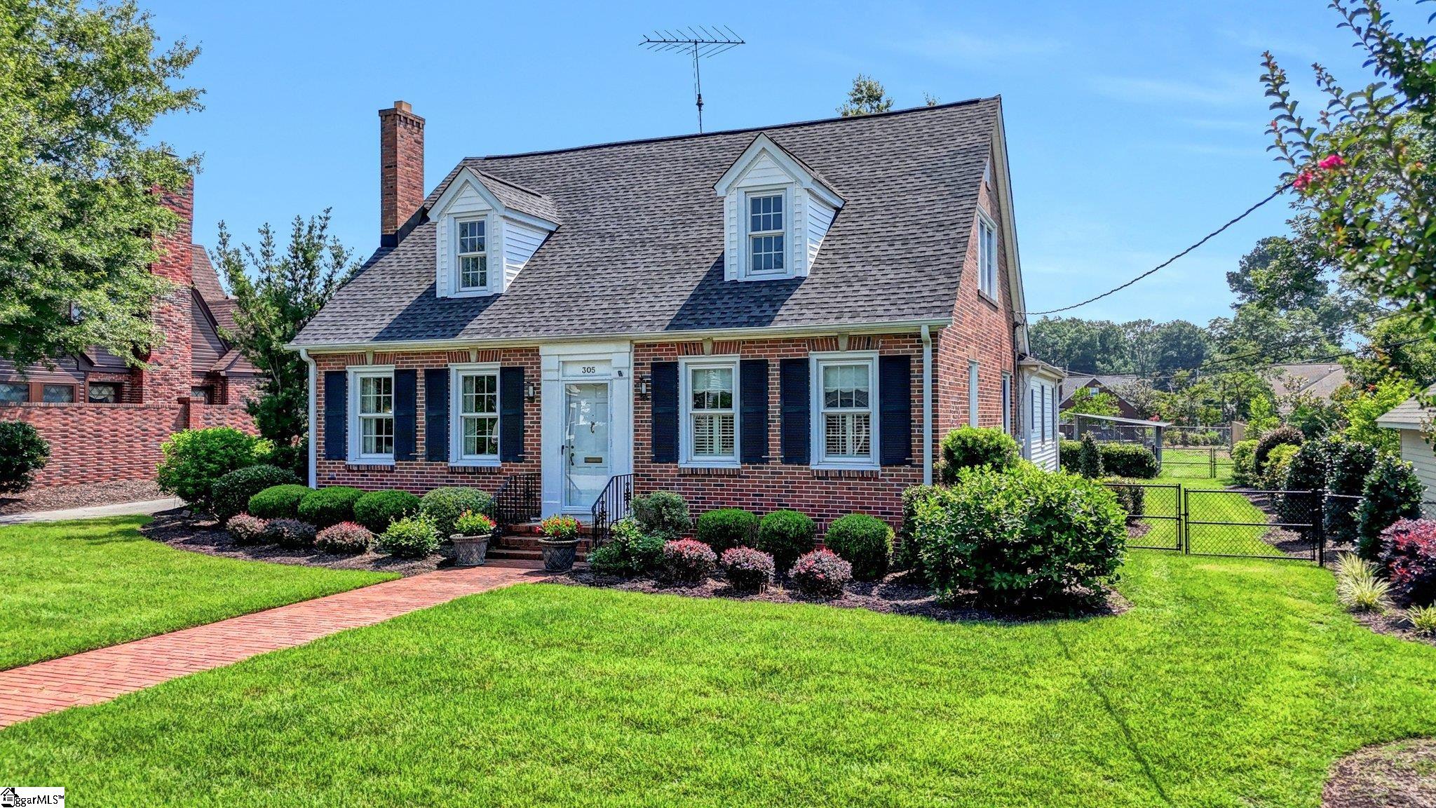Property image 2 of 305 Hickory Street in College View, Clinton, SC 29325