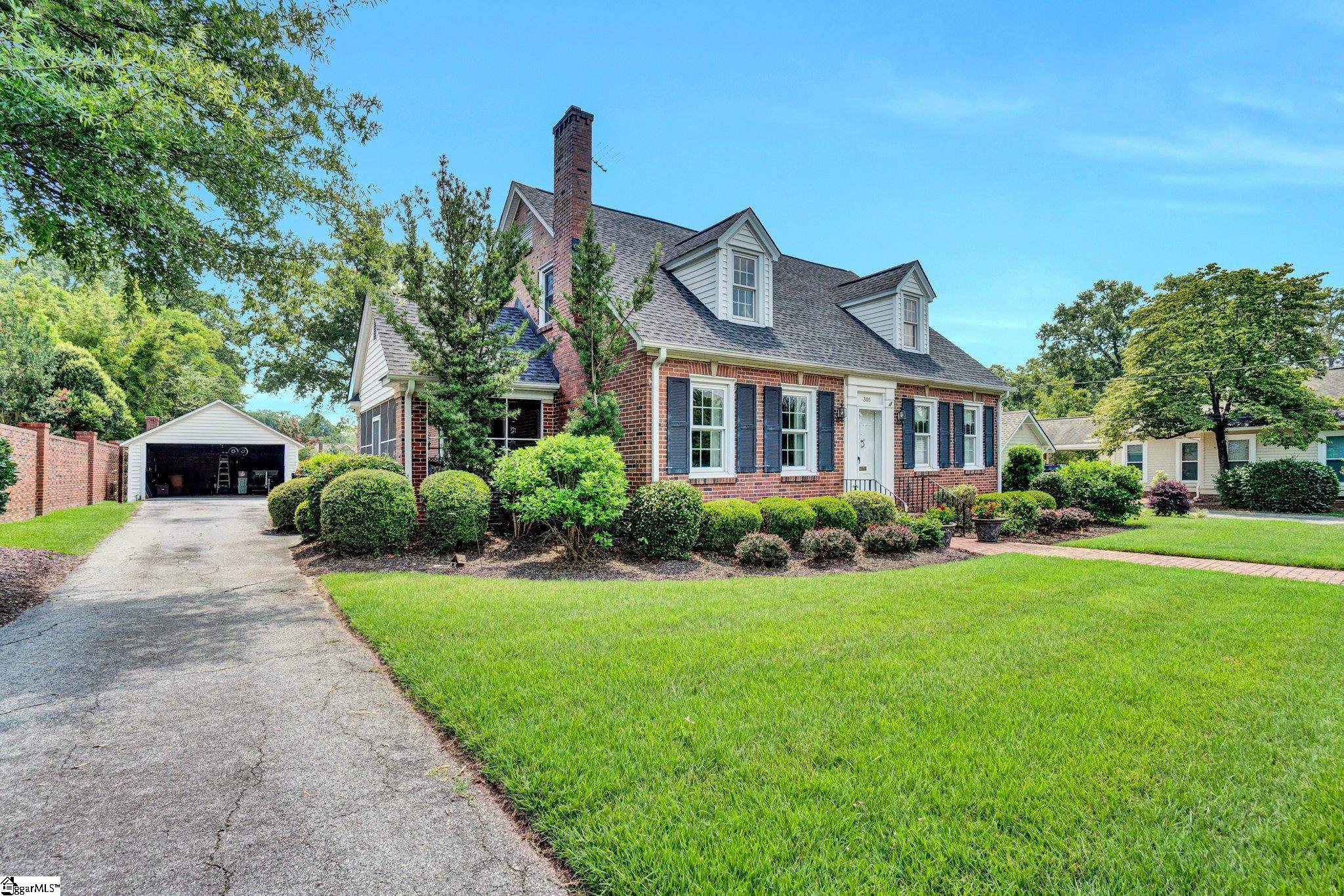 Property image 3 of 305 Hickory Street in College View, Clinton, SC 29325