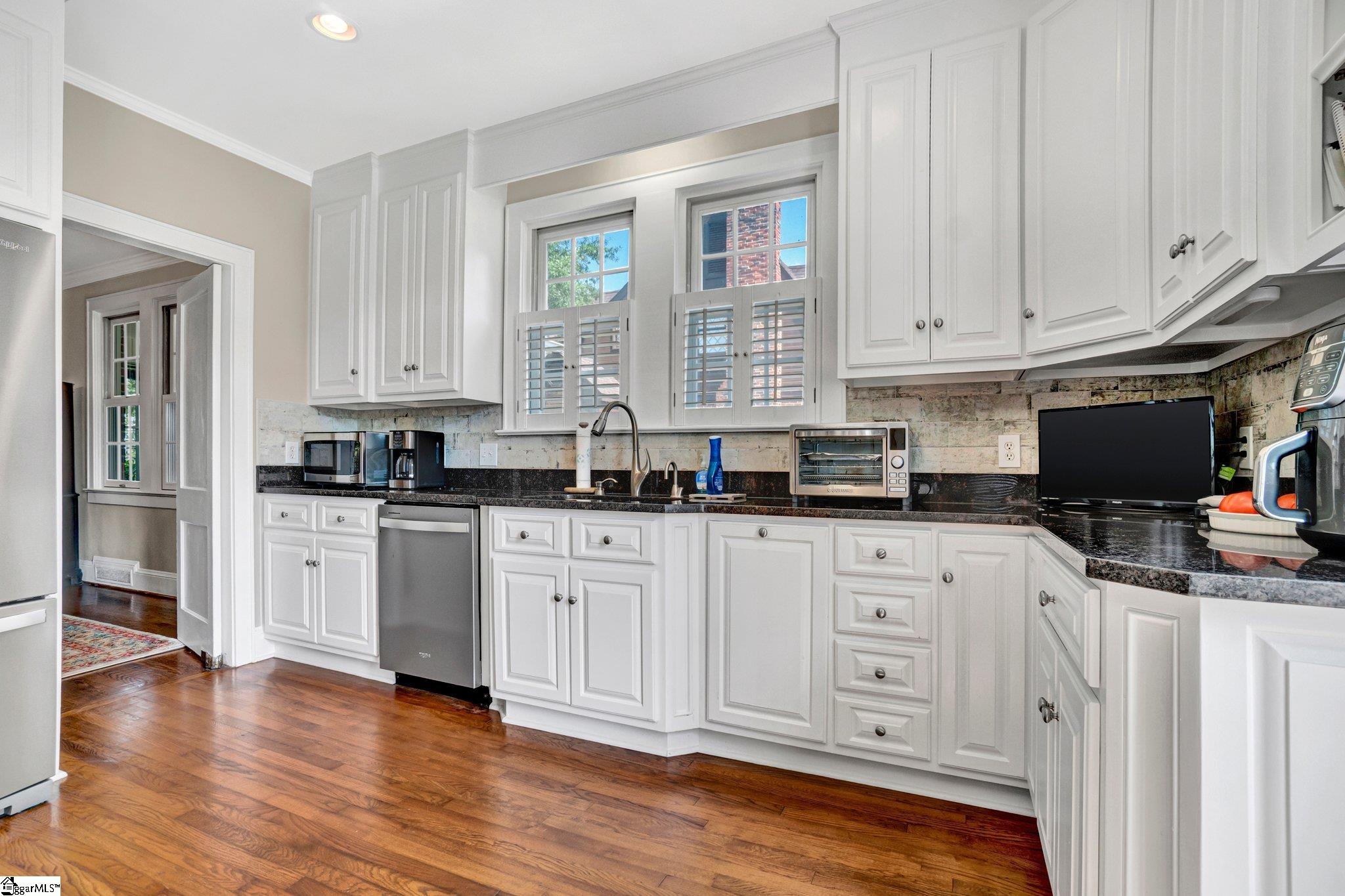 Property image 5 of 305 Hickory Street in College View, Clinton, SC 29325