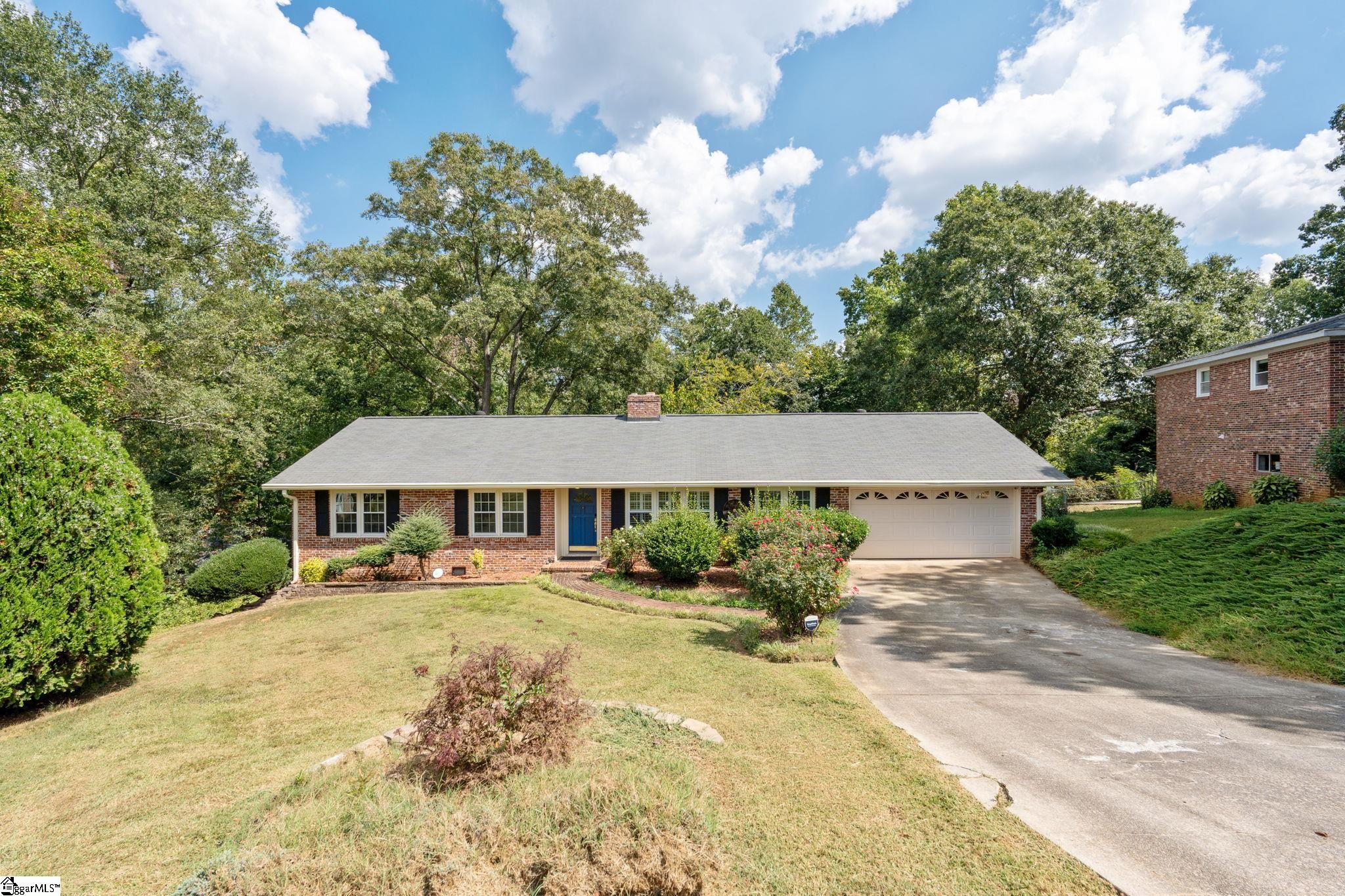 Property image 2 of 814 Butler Springs Road in Heritage Hills, Greenville, SC 29615