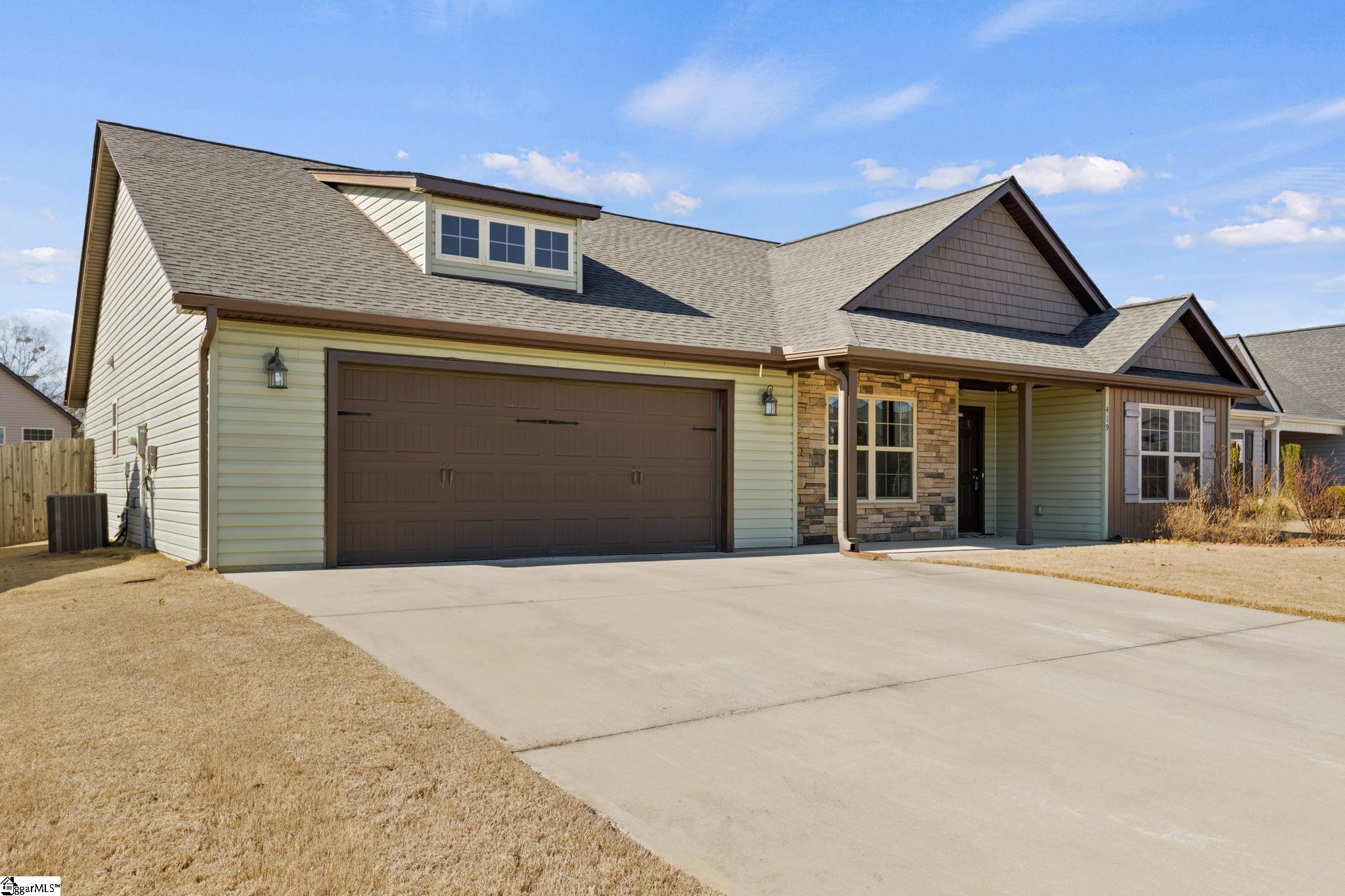 Property image 3 of 419 Peaksview Drive in Lockeland Park, Simpsonville, SC 29681