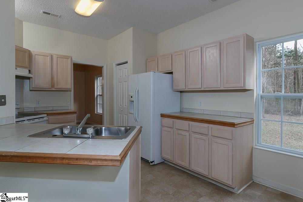 Property image 4 of 105 Heather Glenn Lane in Southwood, Clinton, SC 29325
