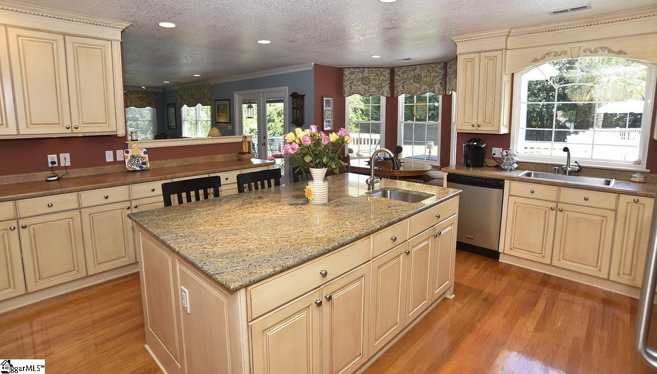 Property image 4 of 522 Silver Ridge Drive in Silver Ridge, Greer, SC 29651