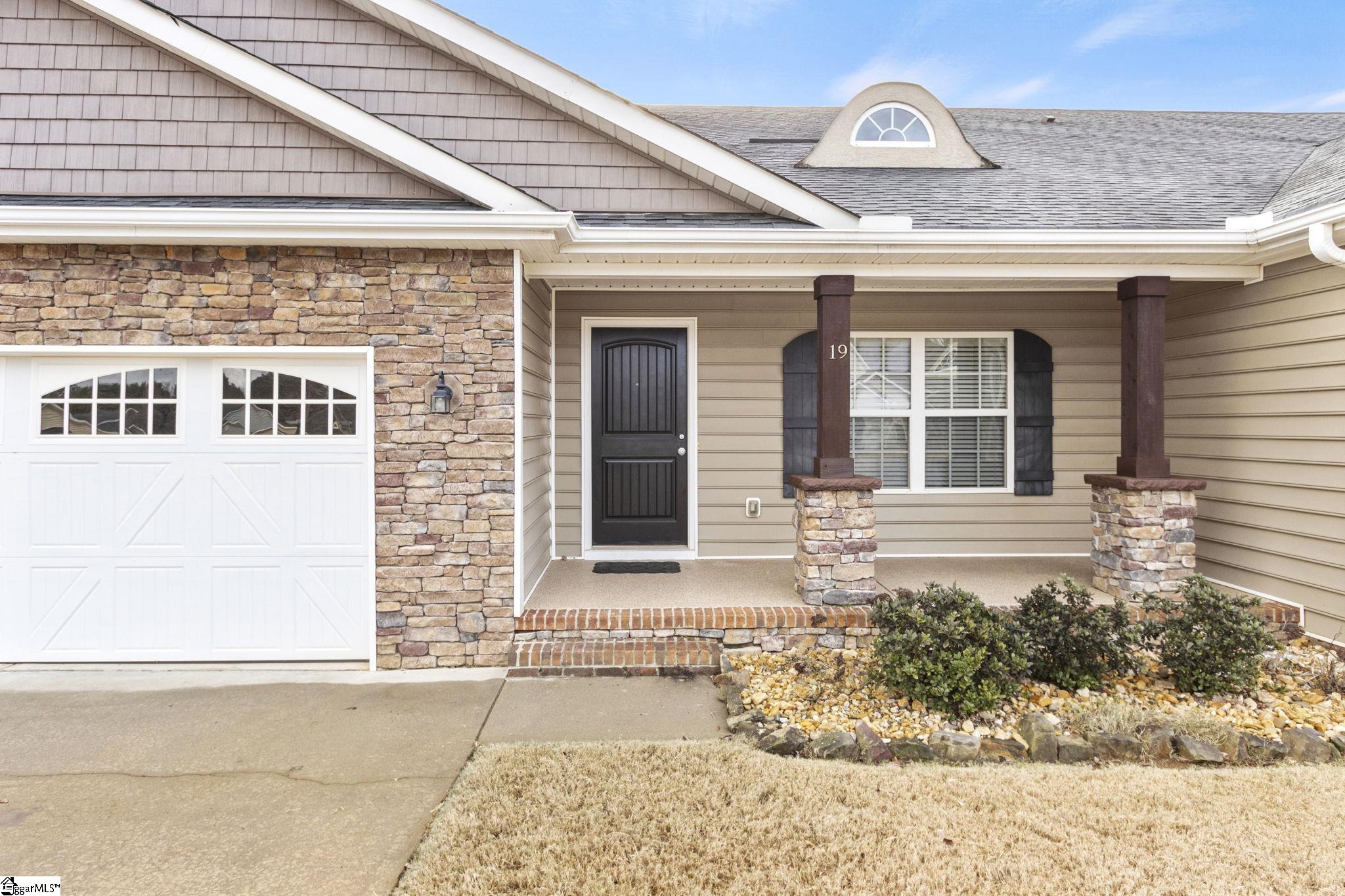 Property image 2 of 19 Hillsborough Drive in Crayton Hall, Anderson, SC 29621