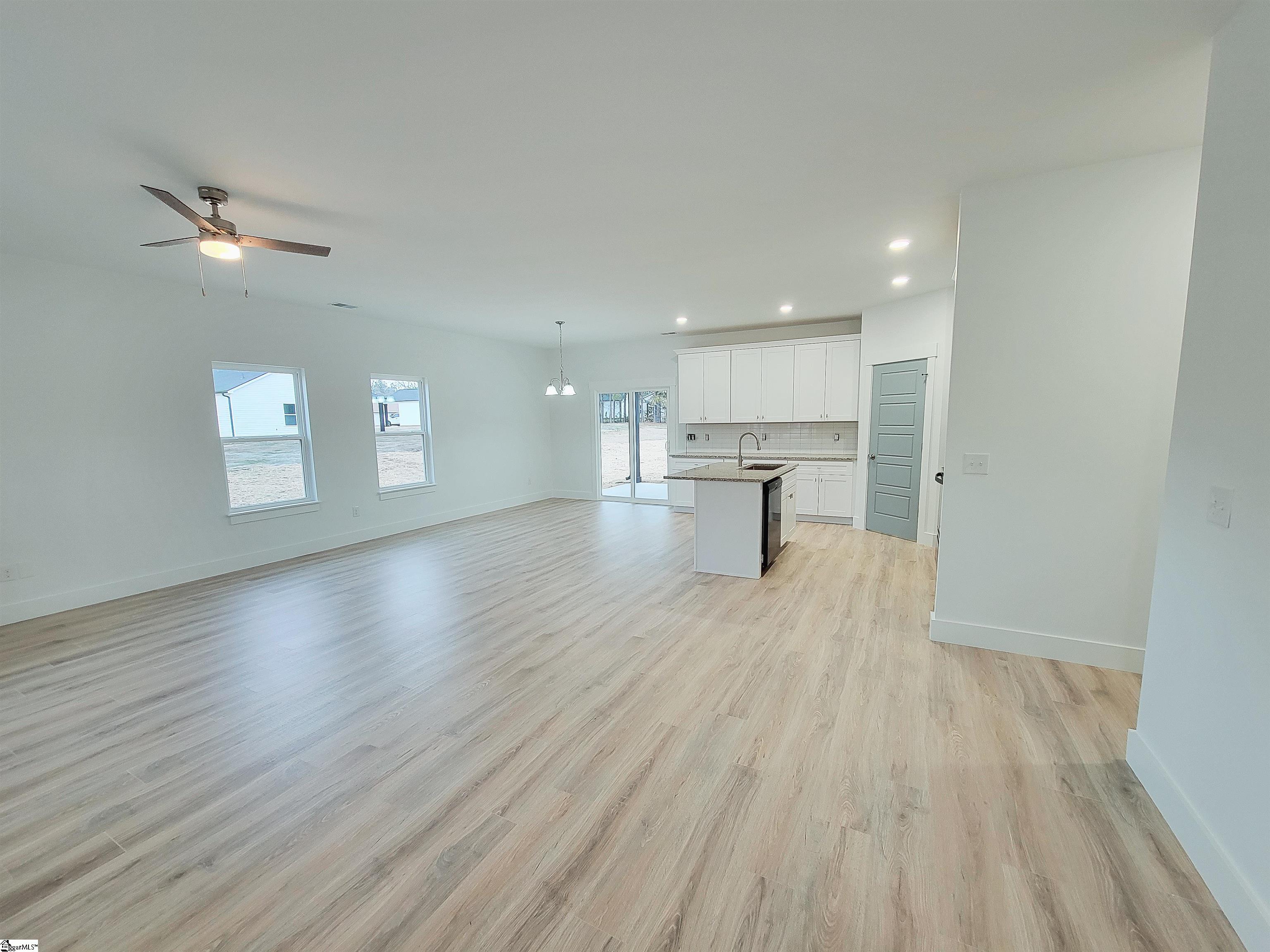Property image 4 of 221 Essex Drive in Hampton Woods, Clinton, SC 29325