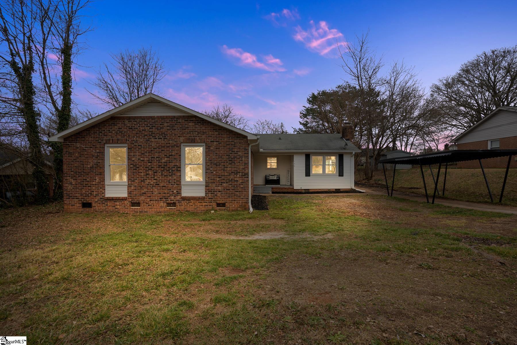 Property image 2 of 126 Saturn Lane in Crestview Hills, Greer, SC 29651