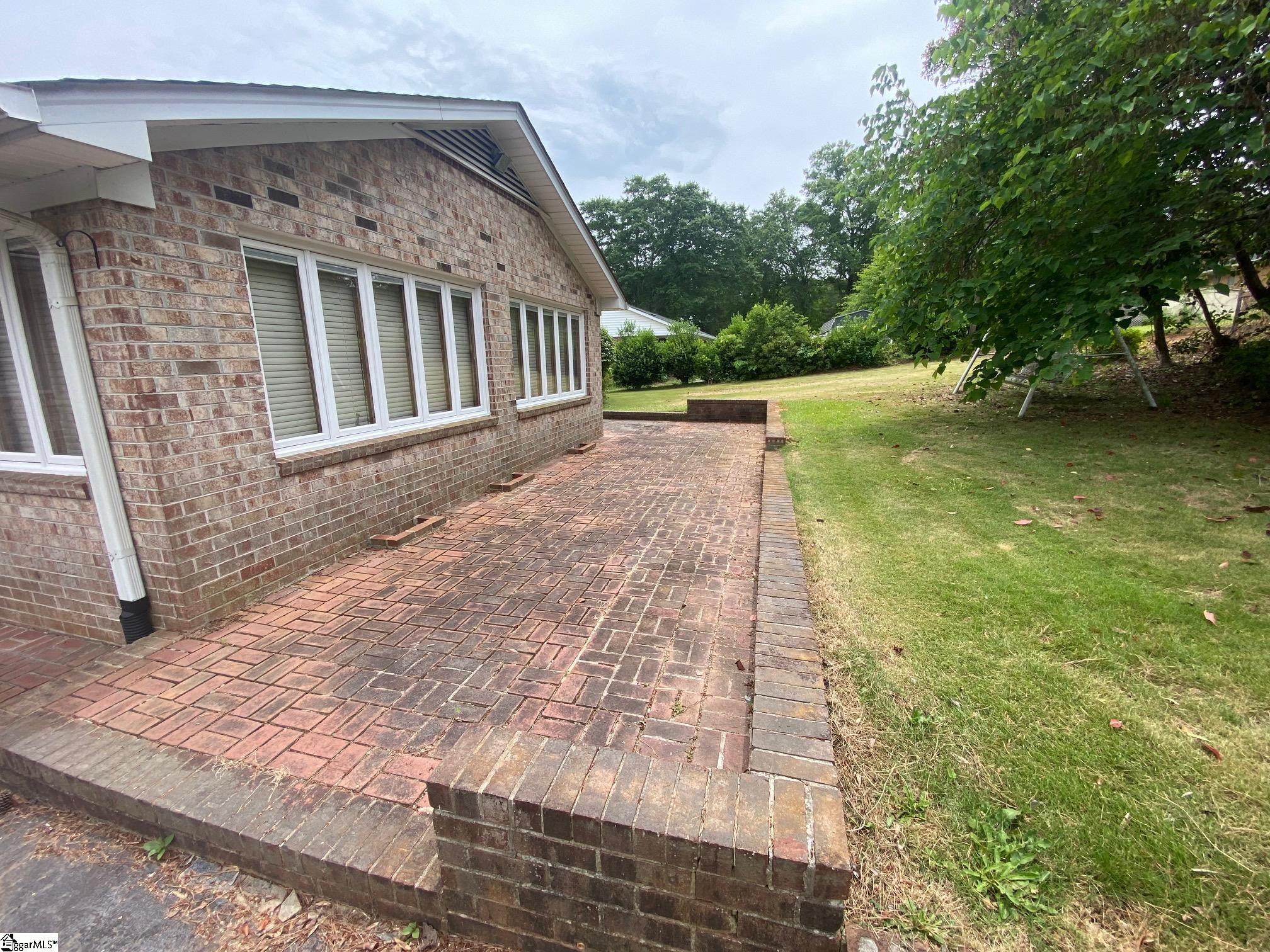 Property image 2 of 110 Pine Road in Grayview Estate, Laurens, SC 29360