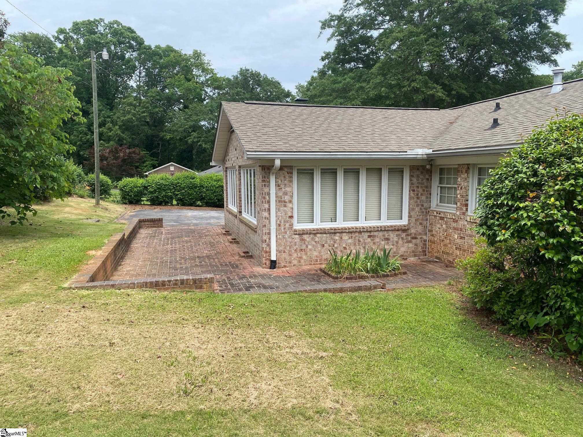Property image 4 of 110 Pine Road in Grayview Estate, Laurens, SC 29360