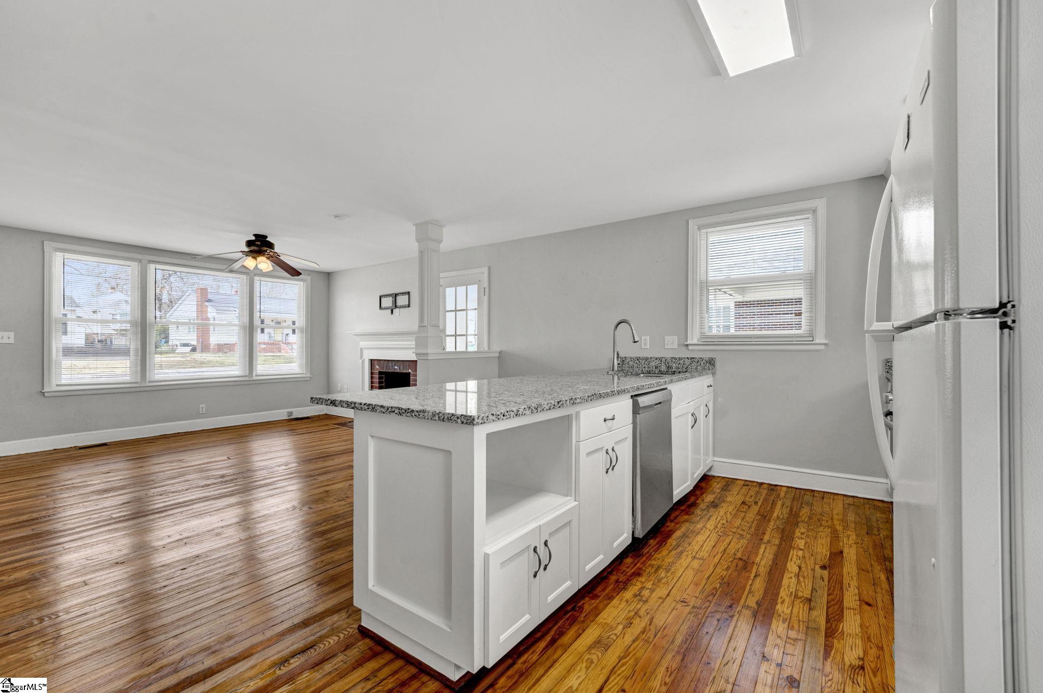 Property image 4 of 203 S Holland Street in College View, Clinton, SC 29325