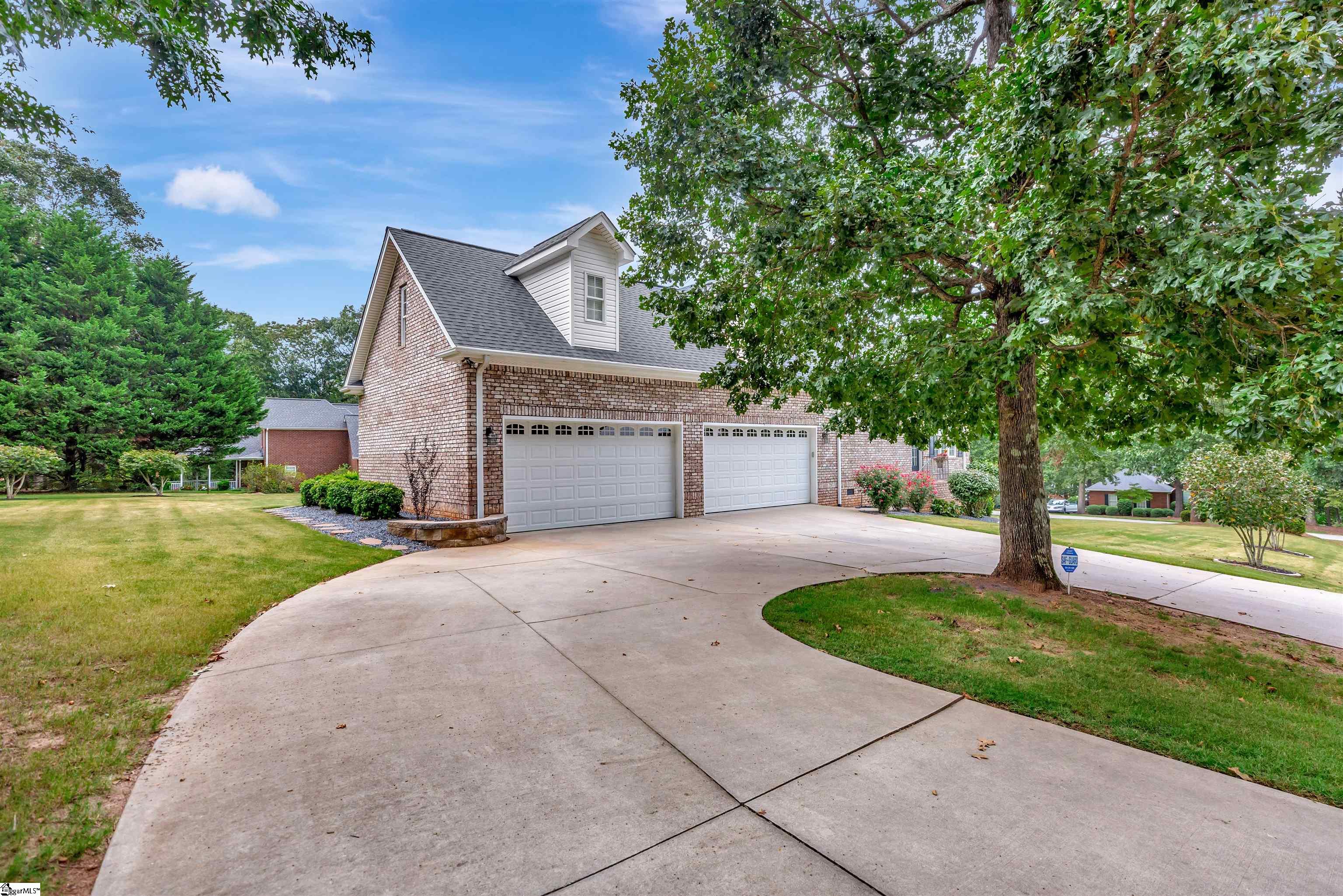 Property image 3 of 115 Engram Lane in Charping Farms, Anderson, SC 29621