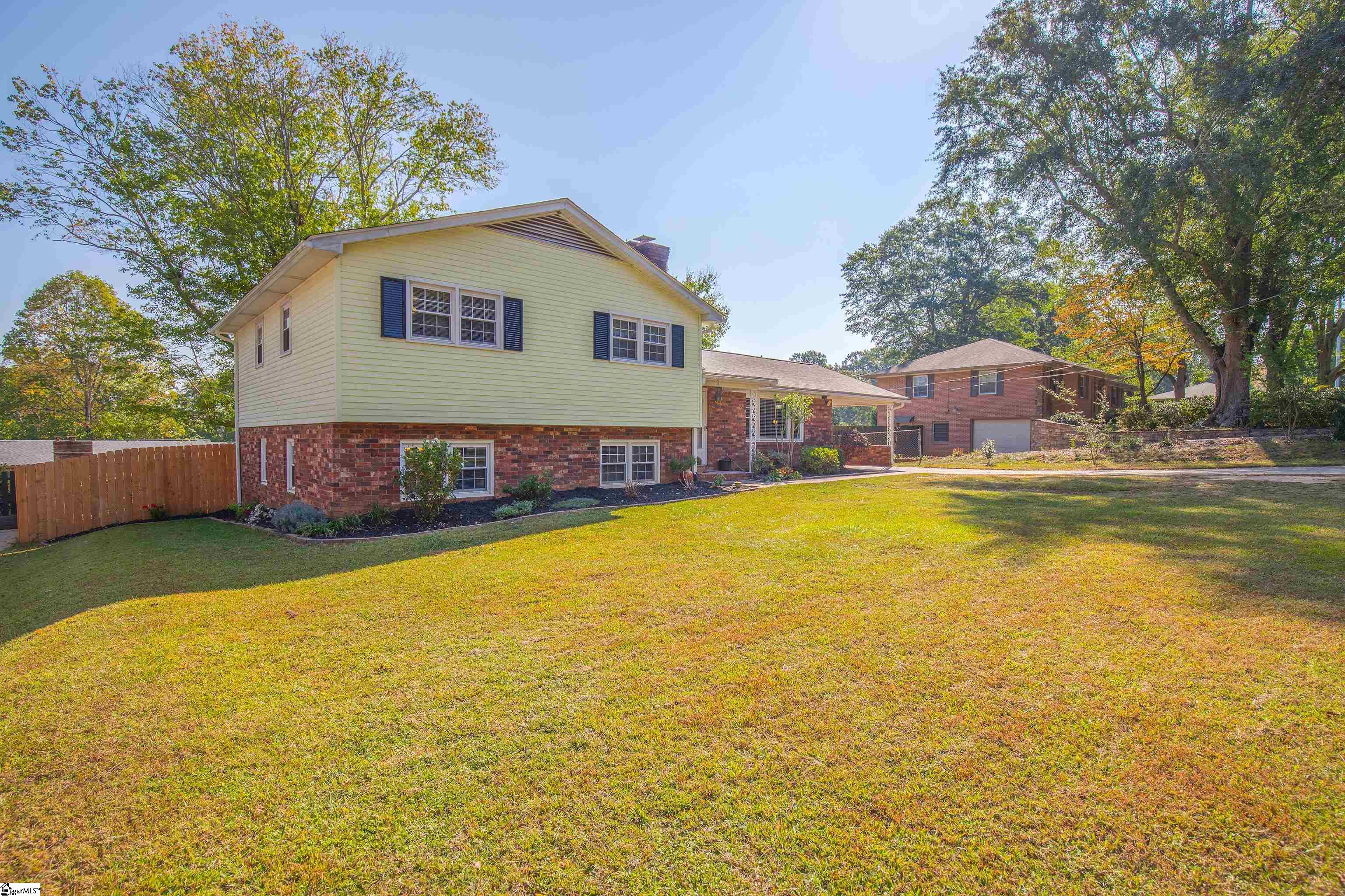 Property image 2 of 721 Richbourg Road in Heritage Hills, Greenville, SC 29615