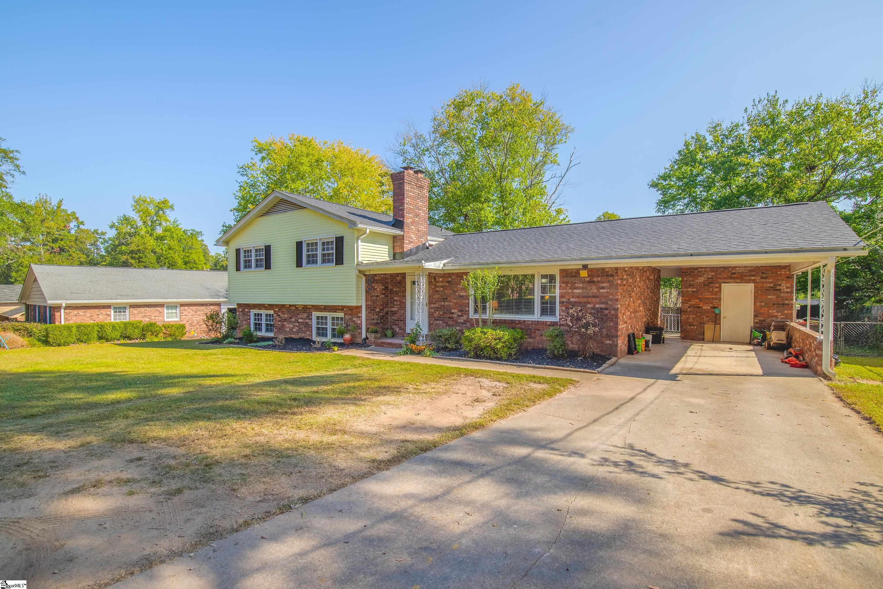 Property image 3 of 721 Richbourg Road in Heritage Hills, Greenville, SC 29615