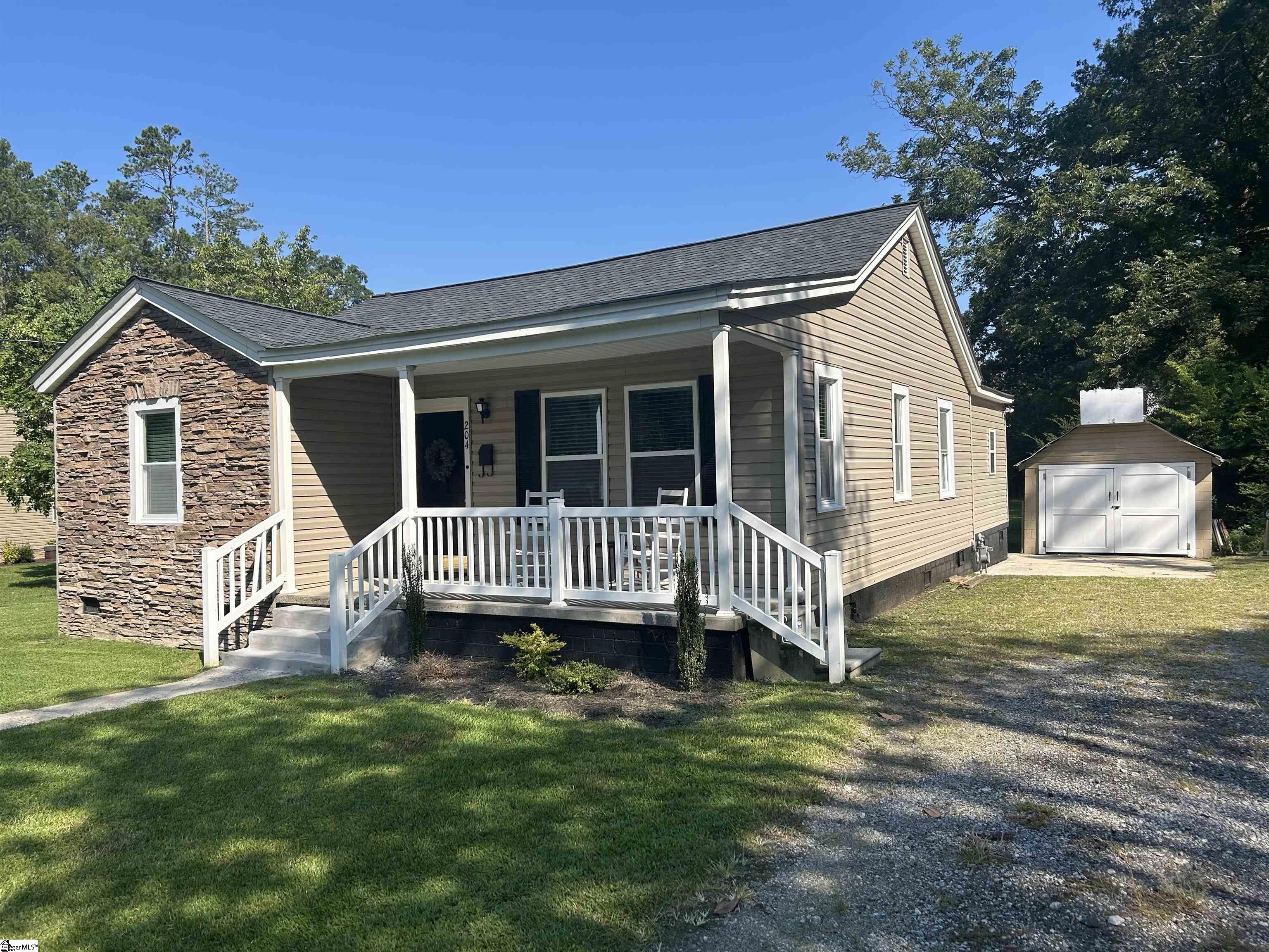 Property image 2 of 204 Elm Street in College View, Clinton, SC 29325