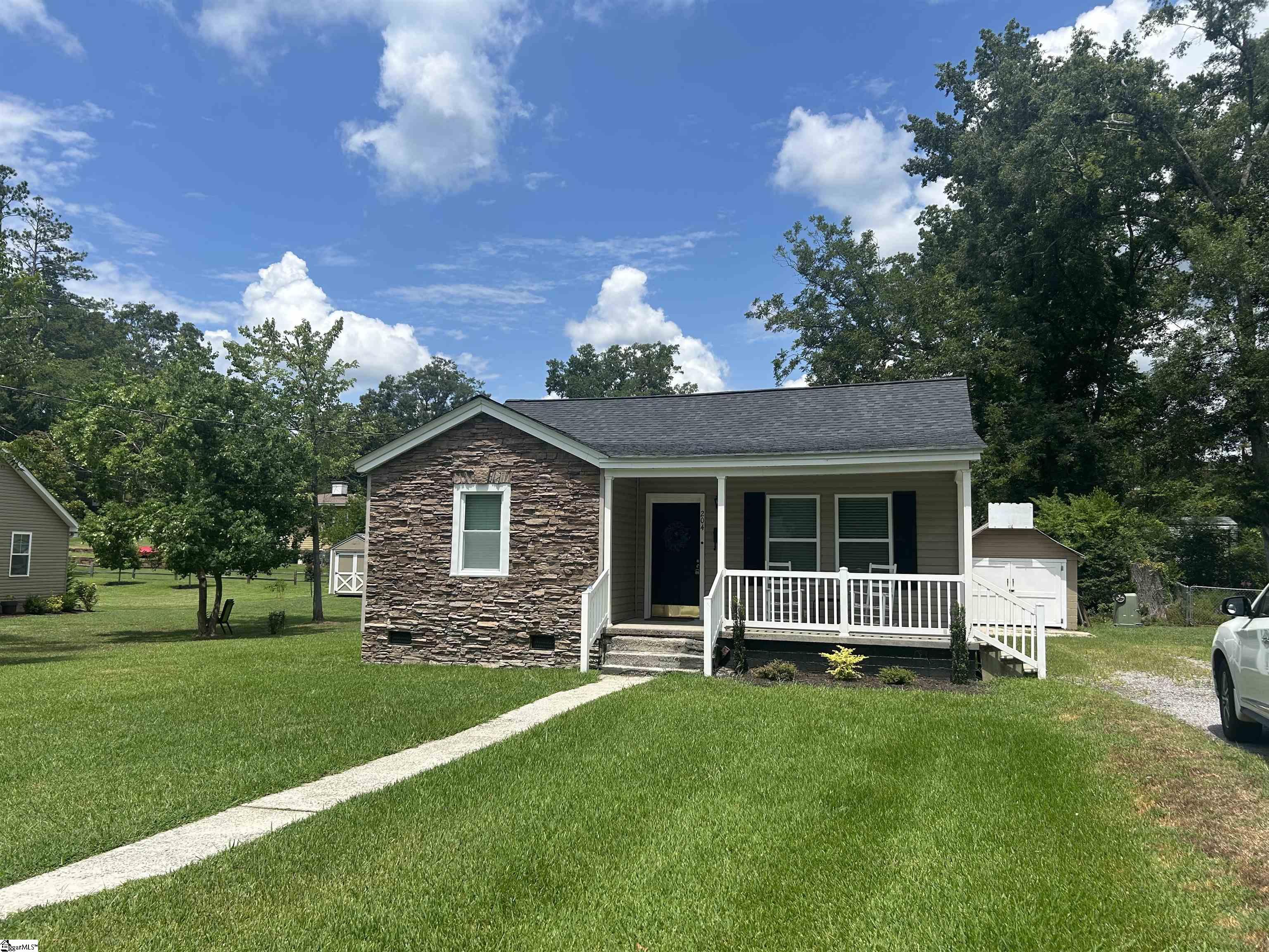Property image 4 of 204 Elm Street in College View, Clinton, SC 29325