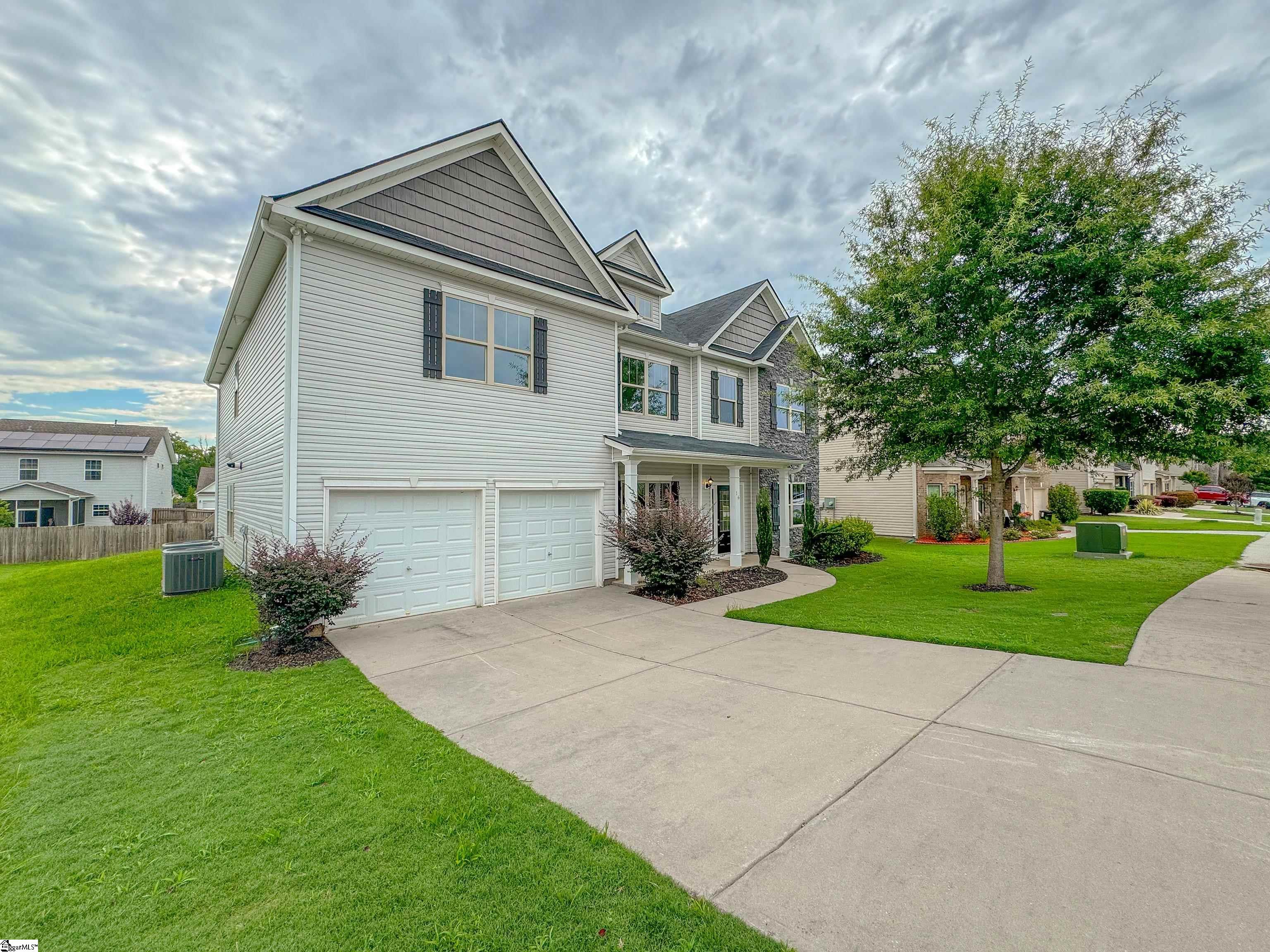 Property image 2 of 16 Dunsborough Drive in Victoria Park, Simpsonville, SC 29680