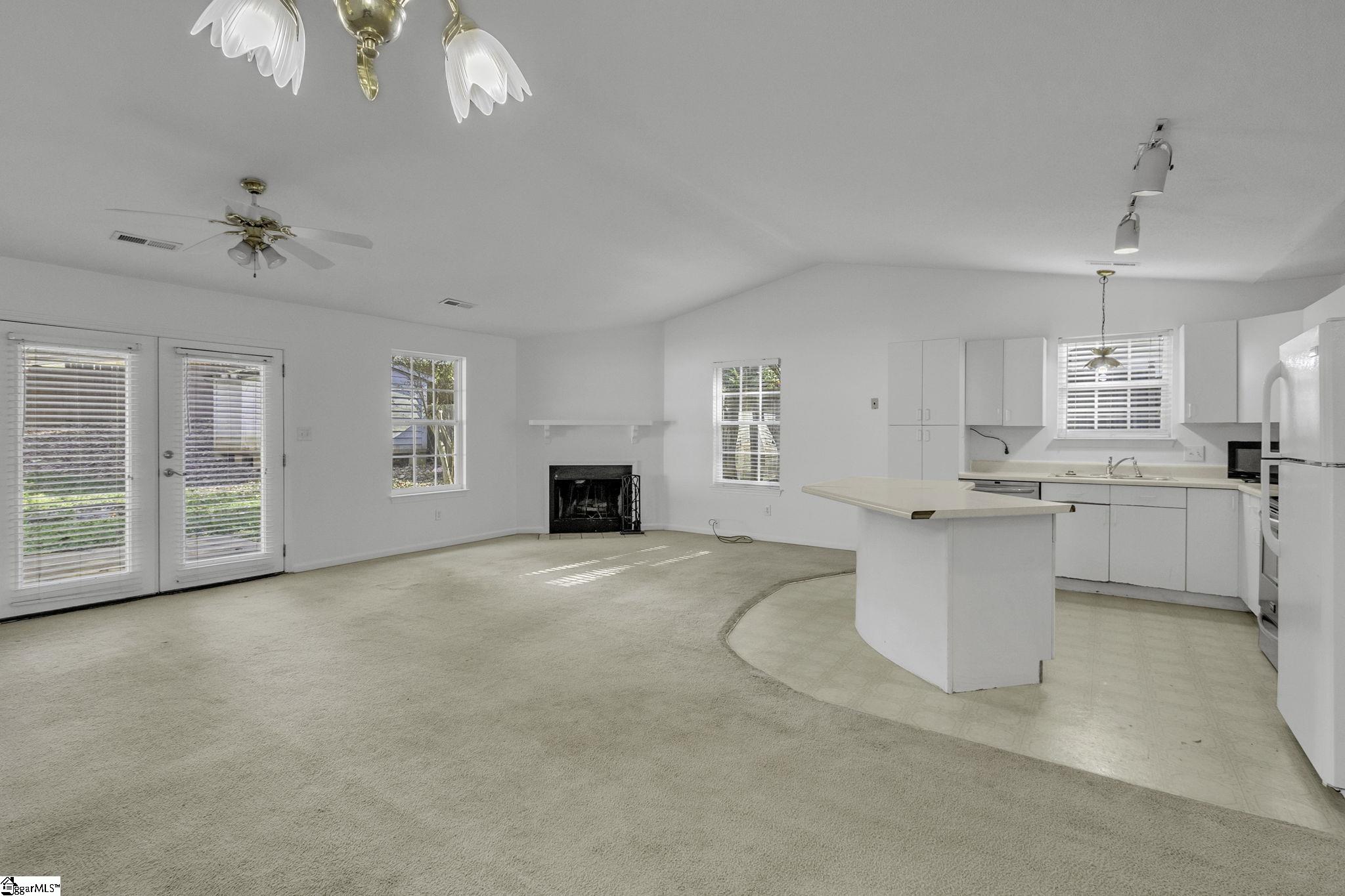 Property image 2 of 142 W Celestial Drive in Crestview Hills, Greer, SC 29651