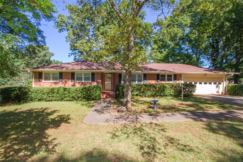 Property image 2 at 303 Brook Forest Drive, Anderson, SC 29621