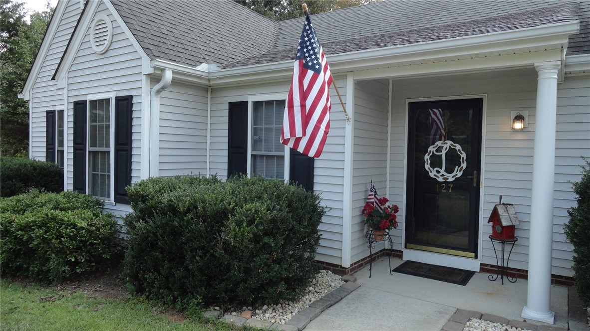 Property image 2 of 127 Blueberry Lane in Whispering Oaks, Pendleton, SC 29670
