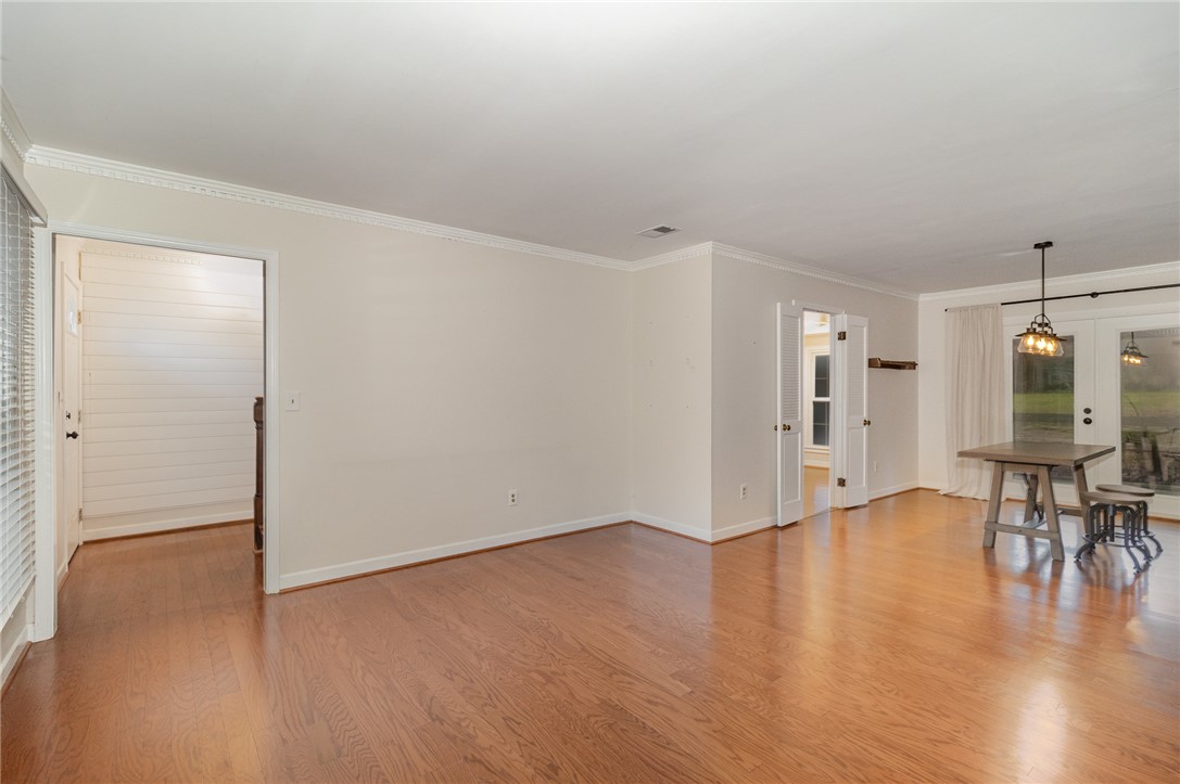 Property image 3 of 102 Crowndale Drive in Gray Fox Run, Taylors, SC 29687