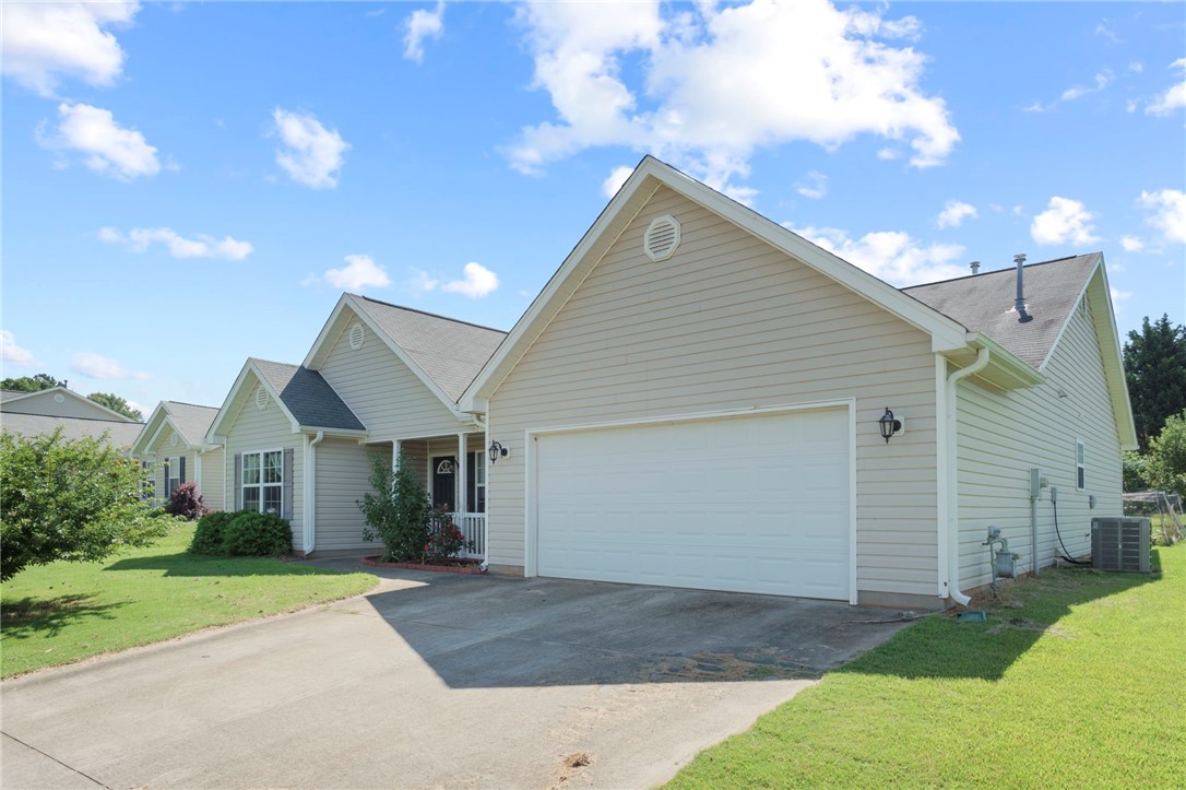 Property image 2 of 116 Radcliff Way in Westwood Pointe, Anderson, SC 29621