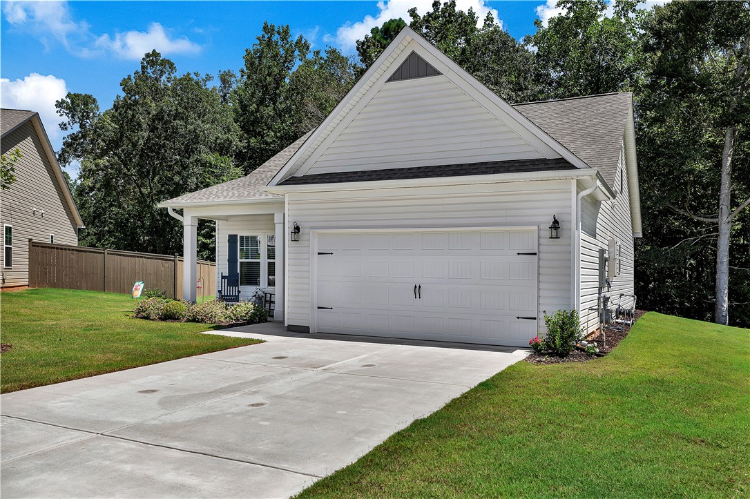 Property image 2 of 413 Sonoma Court in Tokeena Trail, Seneca, SC 29678