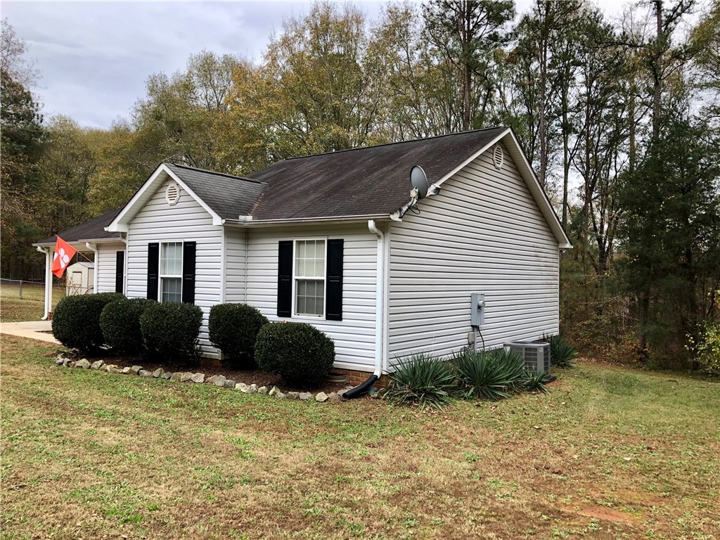 Property image 5 of 111 Zula Circle in Holiday Acres, Starr, SC 29684