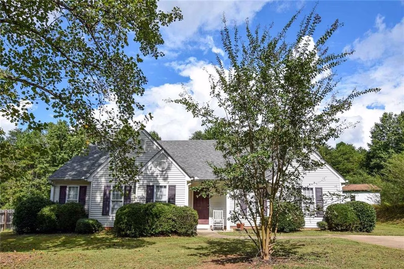 Property image 2 at 318 Forest Creek Drive, Seneca, SC 29678