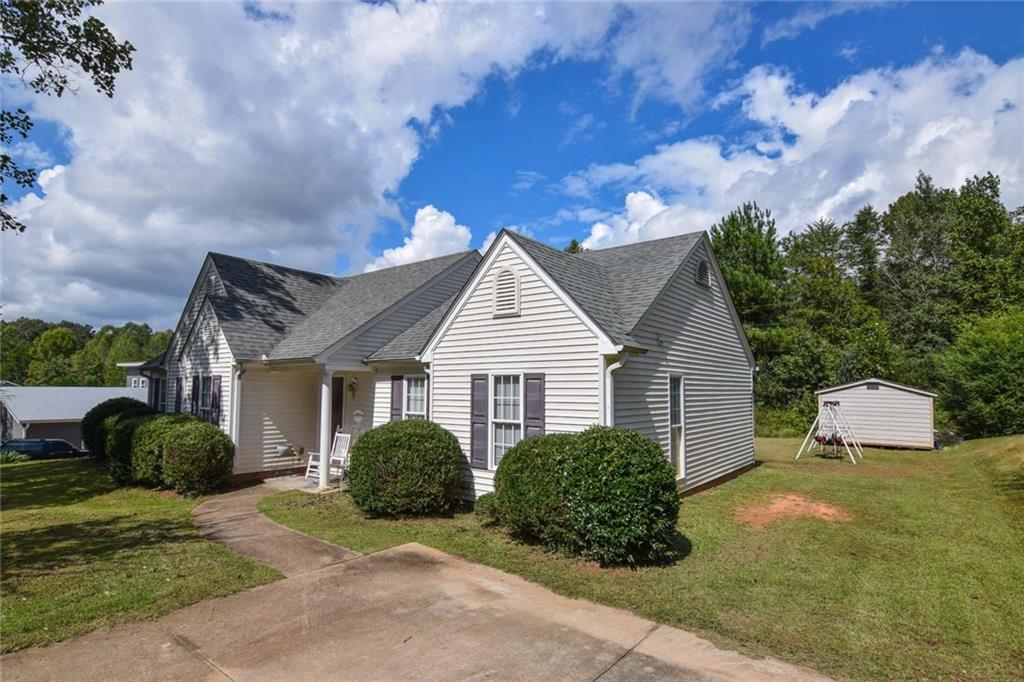 Property image 3 of 318 Forest Creek Drive in Bent Tree, Seneca, SC 29678