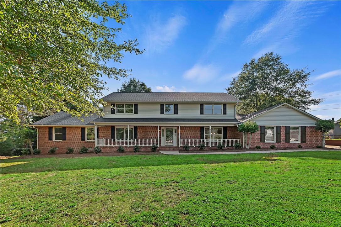 Property image 2 of 102 Roxbury Court in Regency Park, Anderson, SC 29625