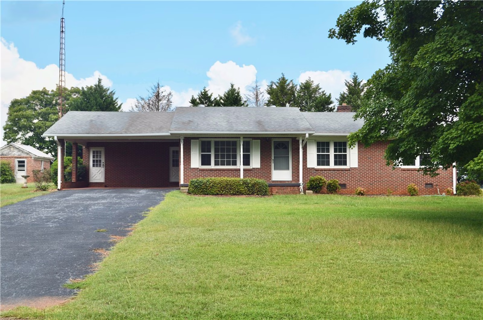 Property image 1 at 129 Hopewell Street, Seneca, SC 29678