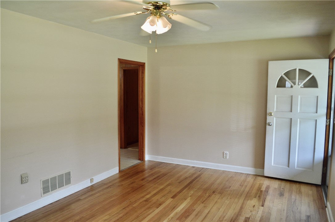 Property image 3 of 129 Hopewell Street in Singing Pines, Seneca, SC 29678
