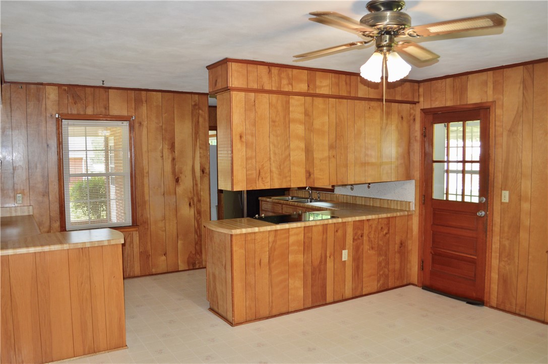 Property image 4 of 129 Hopewell Street in Singing Pines, Seneca, SC 29678