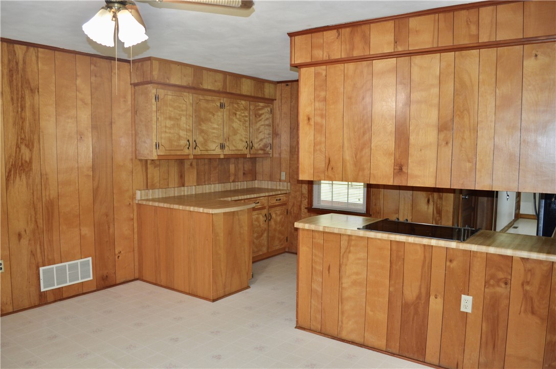 Property image 5 of 129 Hopewell Street in Singing Pines, Seneca, SC 29678