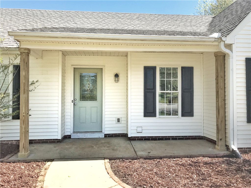 Property image 2 of 104 Periwinkle Court in Whispering Oaks, Pendleton, SC 29670