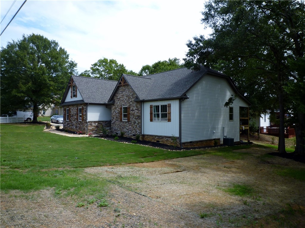 Property image 2 of 193 Amberwood Drive in Amberwood, Anderson, SC 29621