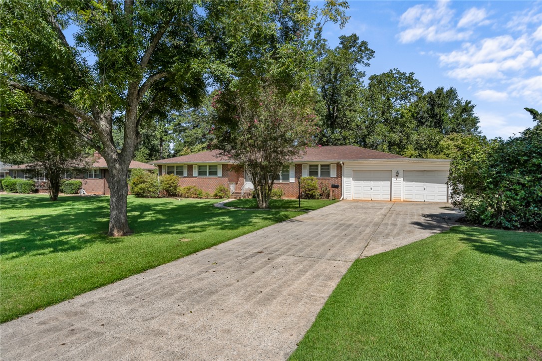 Property image 2 of 1015 Fairfield Drive in Fairfield Acres, Anderson, SC 29621