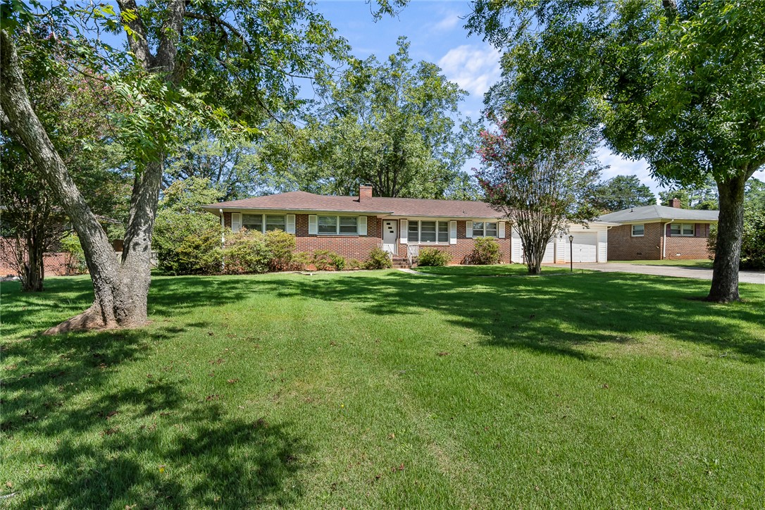 Property image 3 of 1015 Fairfield Drive in Fairfield Acres, Anderson, SC 29621