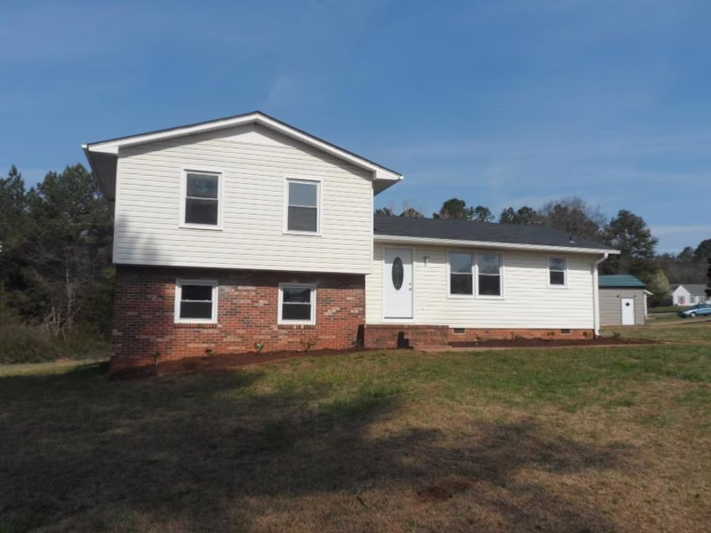 Property image 3 at 304 Forest Creek Drive, Seneca, SC 29678