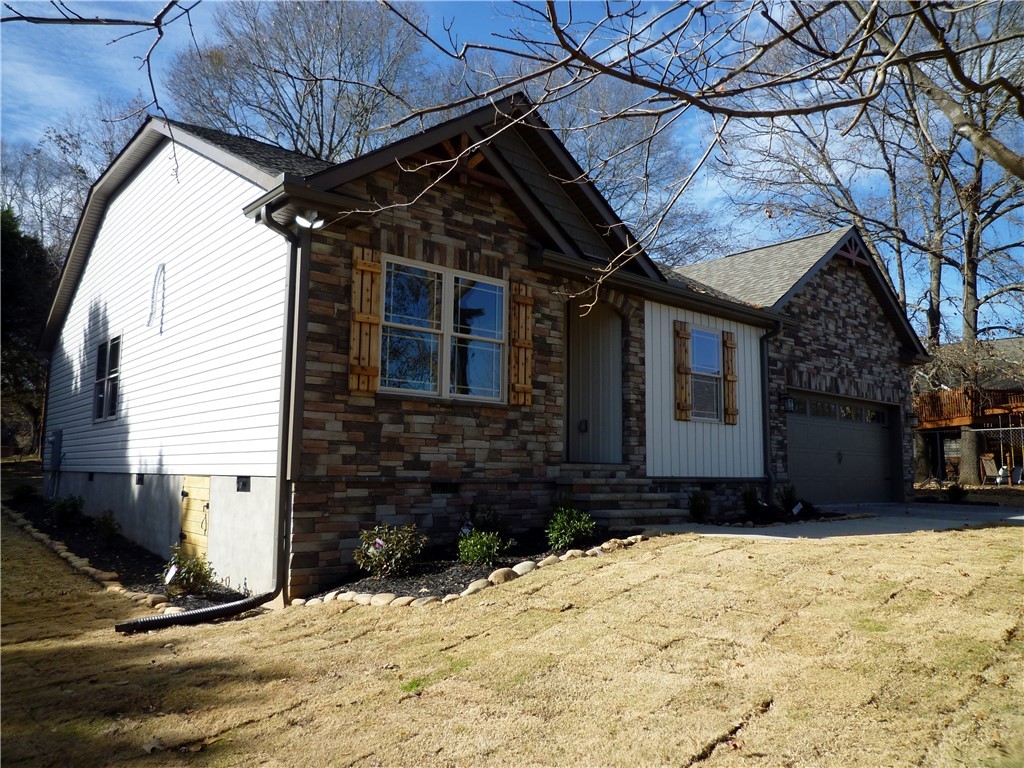 Property image 3 of 102 Troy Hunter Court in Amberwood, Anderson, SC 29621